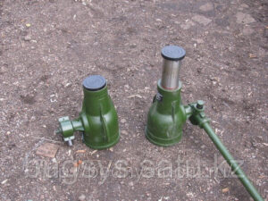 Домкрат винтовой с низким подхватом г.п.20тн