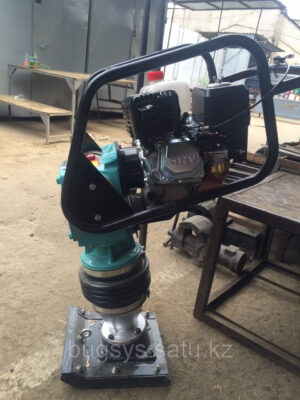 Трамбовка грунта бензиновая  ручная HONDA